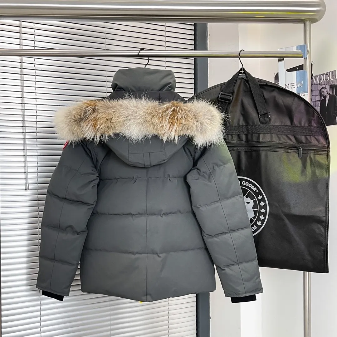 P780 Top Version 29 Canada Goose (Canada·Goose) men's models XS-XXL 🔥 Recommended single product for autumn and winter hard goods # Produced by OEM Canada Goose # The Canadian brand Canada Goose has always been recognized as the warmest down jacket, and its existence can often be seen in the winter street photos of various celebrities.            I do Canada Goose every year, but I still can’t get rid of my love for the goose. No matter how cold the weather is, there’s no need to be afraid! Because there is a big goose this year, as always, we will provide you with ruthless goods and prepare large quantities of goods. I believe that the market is already a bit bad, but we are not afraid.  Only good things are competitive, not comparing prices! No one is stupid enough to quote a high price and send old customers away! Look at price in the short term and quality in the long term!  If you care about quality, please respect its price! If what you want is cheap, please don't expect good quality! You get what you pay for, this is the rule of the market!  We really value quality. It is only worn by the one who understands you! Filling content: 90 international standard duck down! Top-grade imported wolf fur collar - natural Siberian coyote fur collar. The delicate and strong feel is the sense of life that comes from the erosion of wind and frost in nature. The fur collar is removable! There are too many imitation wolf hairs on the market, and they are usually replaced with raccoon dog hair or other fake hairs, which are not even the same quality!  I won’t say much more, everyone sells their own goods! Regarding the down content, you can feel it with your hands. There is nothing wrong with good down. Another customer said that the clothes are very light, but the ones on the market are very heavy. For us insiders, adding some filament to the clothes will make them look bulging and heavy. But we won't do that!  🔥Pure original fidelity! 🔥Everyone who has been cooperating with us in the past few years knows that the large-scale wholesale market products are incomparable to us. You are welcome to visit the brick cabinet and then come to my home to buy!          Canada Goose is the legendary warmest down jacket. One goose and a single layer of clothing are enough to withstand minus 20 degrees Celsius! Known as a must-have for Arctic outdoor sports! The most popular down jacket in the world, celebrities are rushing to buy it, it is a must-have!